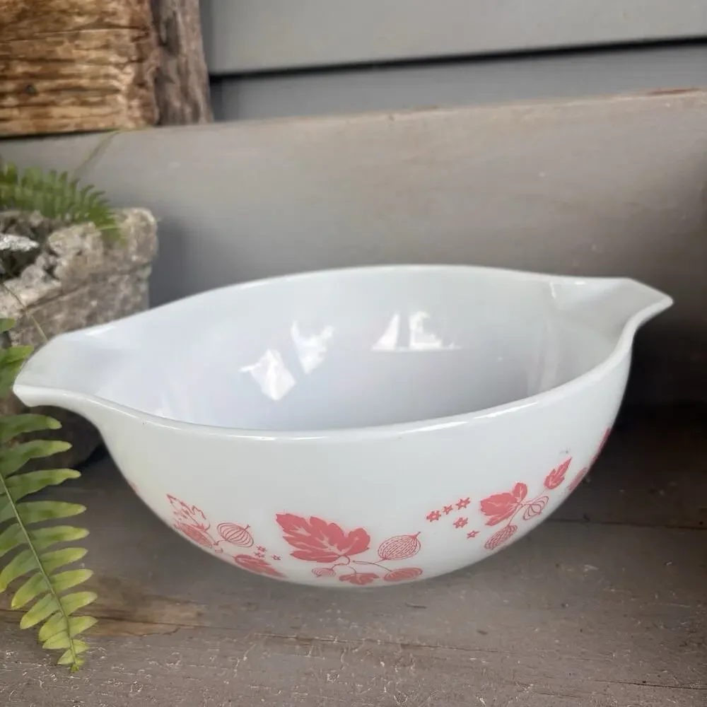 Vintage Pyrex 443 White & Pink Gooseberry Mixing Bowl 2.5 Qt Cinderella Nesting